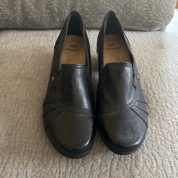 Dress Slip On. Black. Size 7.5. - Picture 2 of 3